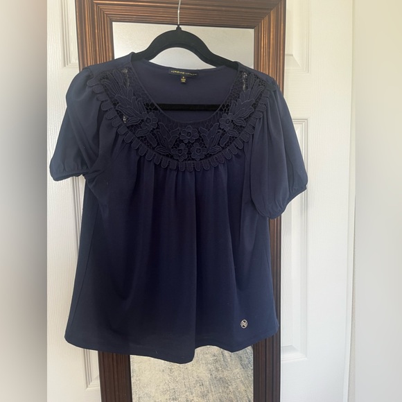 Floral neckline Adrienne Vittadini Navy Blue Blouse size medium - Picture 1 of 6
